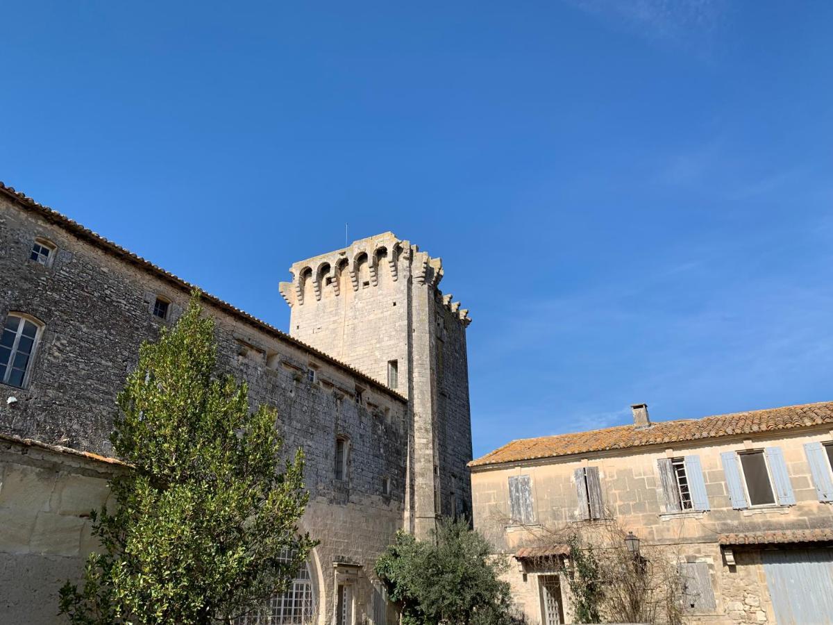 Gite De La Tour Des Abbes Fontvieille Exterior photo
